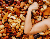 Los alimentos que se destacan por su aporte de proteínas son los frutos secos maní, almendra y pistacho. ESPECIAL / CANVA