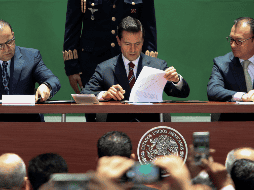 Mayo del 2016, el ex presidente de México, Enrique Peña Nieto, firmó como testigo los convenios para la ejecución de acciones en materia de formalización del empleo en Palacio Nacional. SUN/ ARCHIVO
