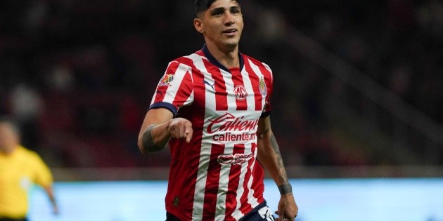 Chivas reduce a una sus opciones con Alan Pulido
