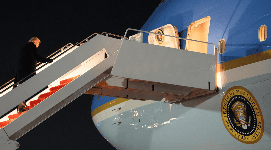 El mandatario cambiará de avión para retomar su trayectoria rumbo a Suiza. AP/ E. Vucci.