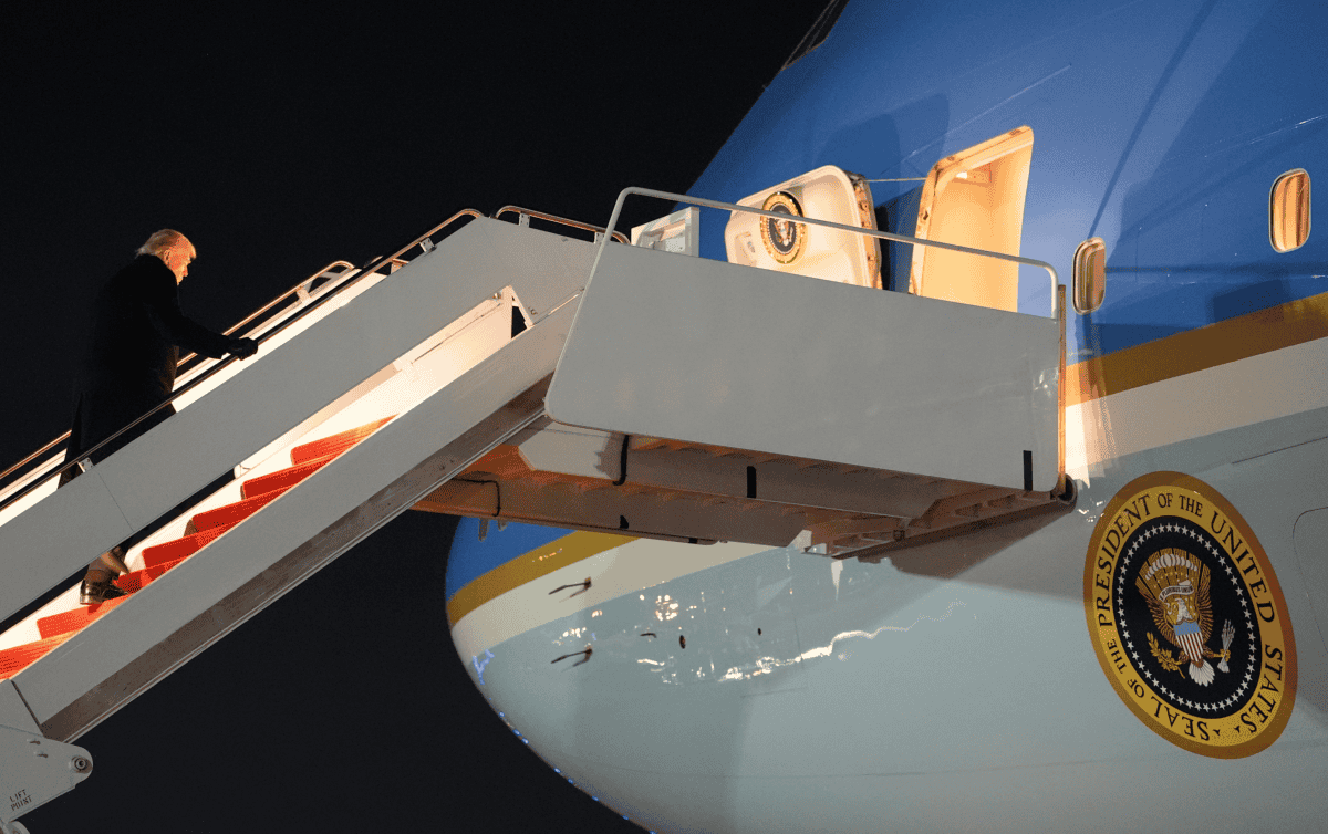 Avión de Trump sufre “problema eléctrico menor” y será reemplazado para viajar a Davos