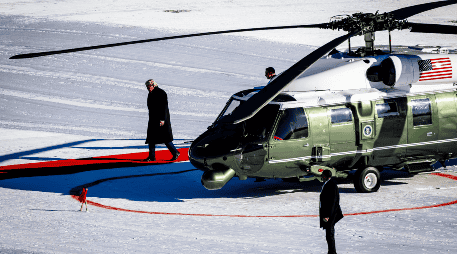 La expectación por escuchar a Trump en Davos es tal que el acceso al auditorio principal está completamente abarrotado. EFE/EPA/MICHAEL BUHOLZER