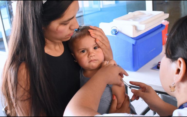 Para contener el brote, las autoridades sanitarias de Jalisco buscan aplicar poco más de 1.3 millones de vacunas en 45 días máximo. ESPECIAL/Gobierno de México