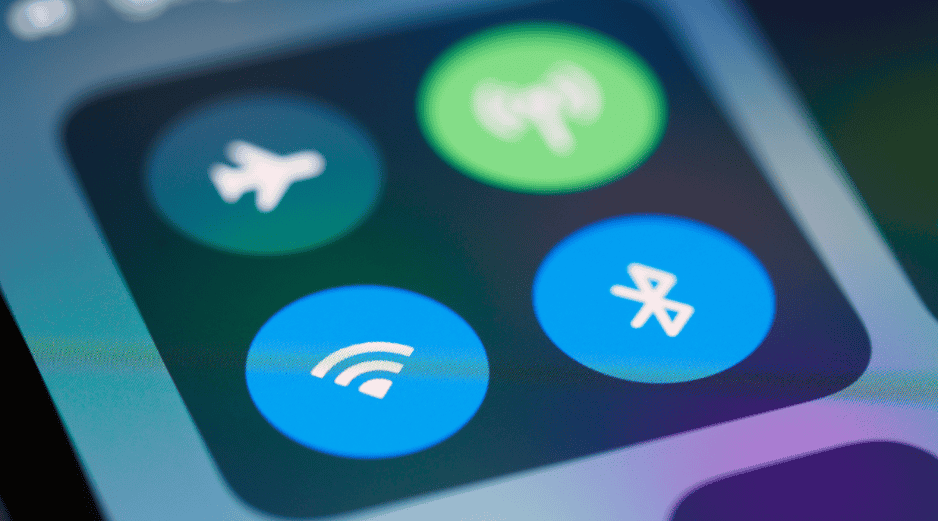 Existen varias medidas de seguridad que puedes adoptar para evitar el robo de información a través del Bluetooth. ESPECIAL/Canva