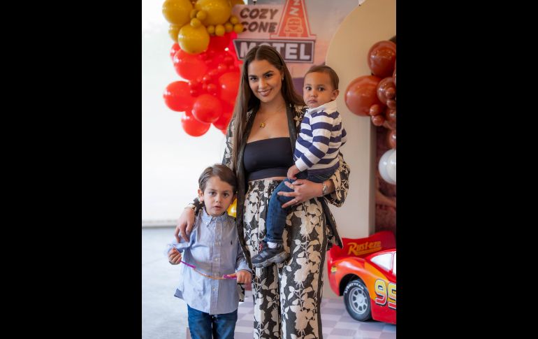 Ana Paula Valencia, Gabriel Flores y André Flores. GENTE BIEN JALISCO / Cumpleaños 6 de Santino Villaseñor