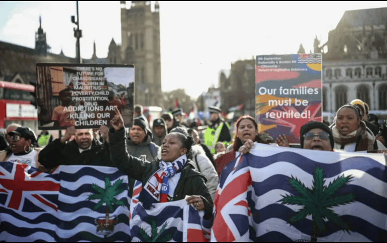 Trump vinculó la cesión de las islas Chagos con su interés en Groenlandia, al afirmar que se trata de “otro más en una larga lista de motivos de seguridad nacional” para que Estados Unidos adquiera ese territorio, sin ofrecer mayores explicaciones. AFP/Henry Nicholls