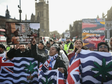 Trump vinculó la cesión de las islas Chagos con su interés en Groenlandia, al afirmar que se trata de “otro más en una larga lista de motivos de seguridad nacional” para que Estados Unidos adquiera ese territorio, sin ofrecer mayores explicaciones. AFP/Henry Nicholls