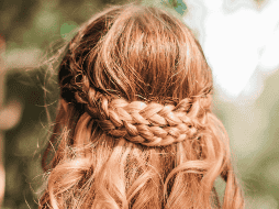 Las trenzas son un peinado común y fácil de hacer. UNSPLASH / D. BRANDAO