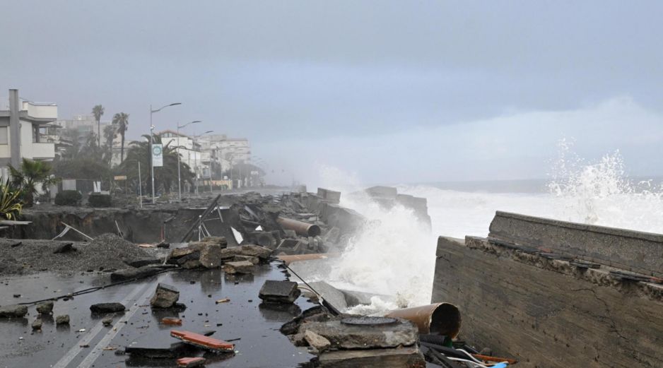 Áreas afectadas por el temporal en la línea de costa de Santa Teresa di Riva, Sicilia, Italia. EFE/CARMELO IMBESI