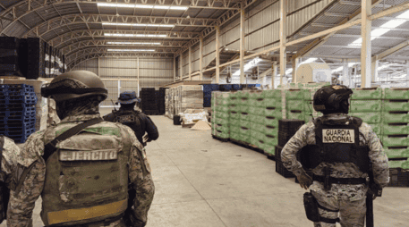 En el operativo se aseguraron dos armas de fuego, 120 municiones, cinco cargadores y un vehículo. X / @GabSeguridadMX 