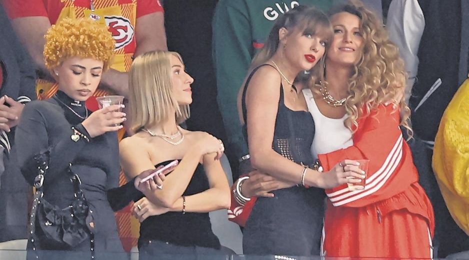 Una de las últimas apariciones públicas en las que se vio juntas a Taylor Swift y Blake Lively fue durante el Super Bowl LVIII, disputado entre los San Francisco 49ers y los Kansas City Chiefs, celebrado en 2024 en el Allegiant Stadium de Las Vegas. AFP