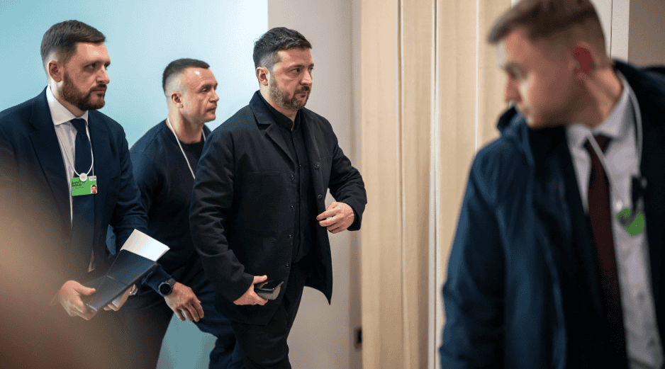 Junto con el plan de recuperación, Ucrania ha venido negociando desde finales del año pasado con el mandatario Donald Trump. EFE/EPA/G. Ehrenzeller