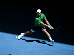 El Australia Open 2026 sigue confirmando que la experiencia y la ambición aún pueden imponerse en la élite del tenis mundial, con un Novak Djokovic a las puertas de un número que parecía inalcanzable. EFE / J. Carrett
