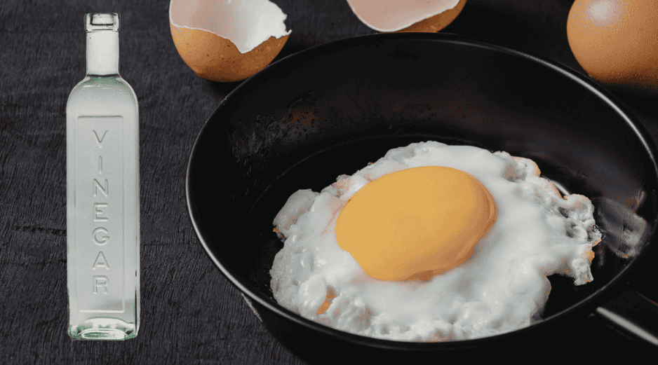 Poner vinagre en la sartén antes de freír huevos sirve principalmente para ayudar a que la clara coagule mejor, evitar que se esparza demasiado y facilitar la cocción. CANVA