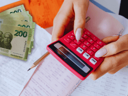 Se espera que las aseguradoras ofrezcan otras alternativas a sus clientes para contrarrestar los efectos de un fuerte incremento de precios al arranque de 2026. ESPECIAL / CANVA