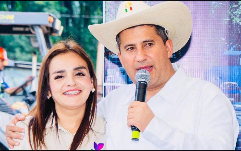Carlos Manzo fue asesinado el pasado 1 de noviembre en la plaza central de Uruapan, durante la inauguración de la Fiesta de las Velas. FACEBOOK / GRECIA QUIROZ