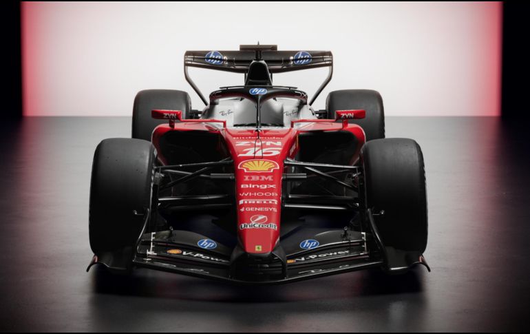 En cuanto a la estética, una de las características más notables es el retorno a la pintura con acabado brillante, reemplazando el mate utilizado durante las últimas siete temporadas. EFE / Scuderia Ferrari Press Office
