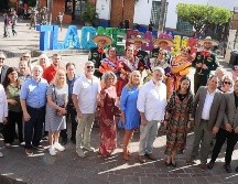 Tlaquepaque entregó una figura de colibrí de vidrio soplado, simbolizando esperanza, por su parte, Springfield obsequió chocolates elaborados por empresas locales. CORTESÍA