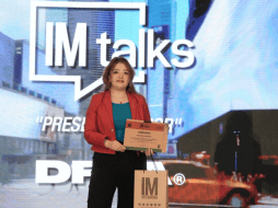 Claudia Vázquez destacó que su visión rompe con la idea de la moda superficial para adaptarla a una herramienta que tiene como propósito “unir lazos a través de la inclusión y el respeto”. ESPECIAL