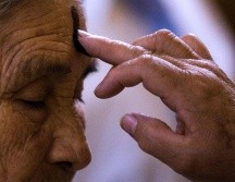 El Miércoles de Ceniza es una jornada de gran relevancia donde miles de fieles acuden a las iglesias para recibir la ceniza en la frente. AFP / ARCHIVO