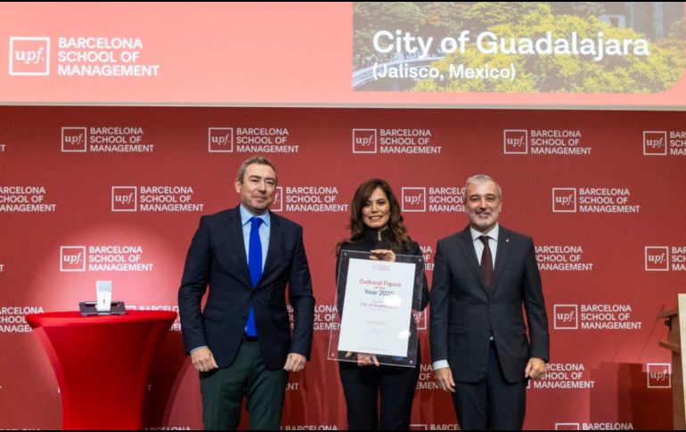 Ante la presencia de autoridades políticas, empresarios y representantes del Consulado de México en Barcelona, la presidenta tapatía recibió el reconocimiento. ESPECIAL