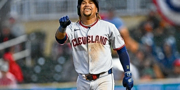 Jos&eacute; Ram&iacute;rez renueva con los Guardians