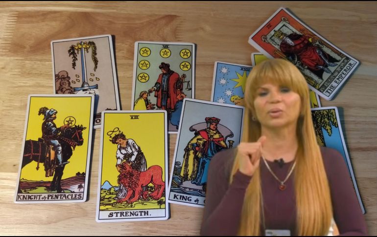 A través de la lectura del tarot, Mhoni Vidente comparte sus predicciones para cada signo del zodiaco, revelando cómo las energías del Universo influyen en el amor, el trabajo y el bienestar personal. FACEBOOK/MHONIVIDENTE