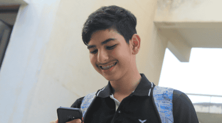 Es recomendable que los adolescentes tengan acompañamiento de un adulto durante el uso de redes sociales. UNSPLASH / S. DAWESAR