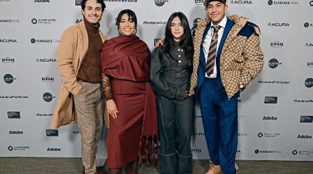 Guillermo Alonso, Adriana Paz, Jennifer Trejo y Eme Malafe asisten al estreno de “La Cazadora”, durante el Festival de Cine de Sundance 2026, en Park City (Estados Unidos). AFP