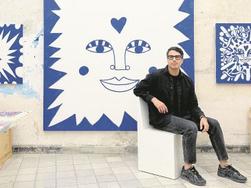 Su exposición “No vivirás con los ojos cerrados” toma al Sol como gran referencia creativa. CORTESÍA