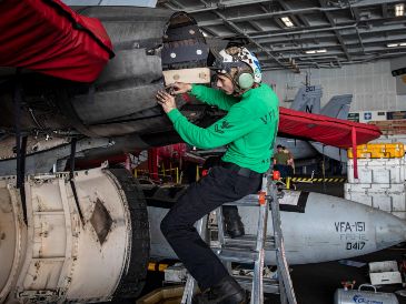 El despliegue militar estadounidense ocurre después de que Trump advirtiera a Irán sobre la represión a las protestas en el país. EFE/ @centcom