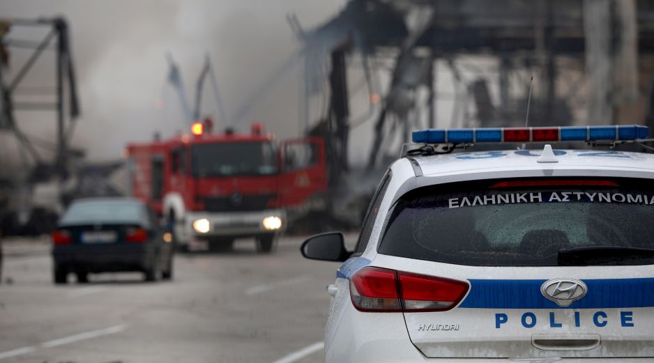 El incendio posterior a la explosión destruyó una fábrica de galletas cerca de Trikala y provocó varias víctimas y heridos. EFE/STR