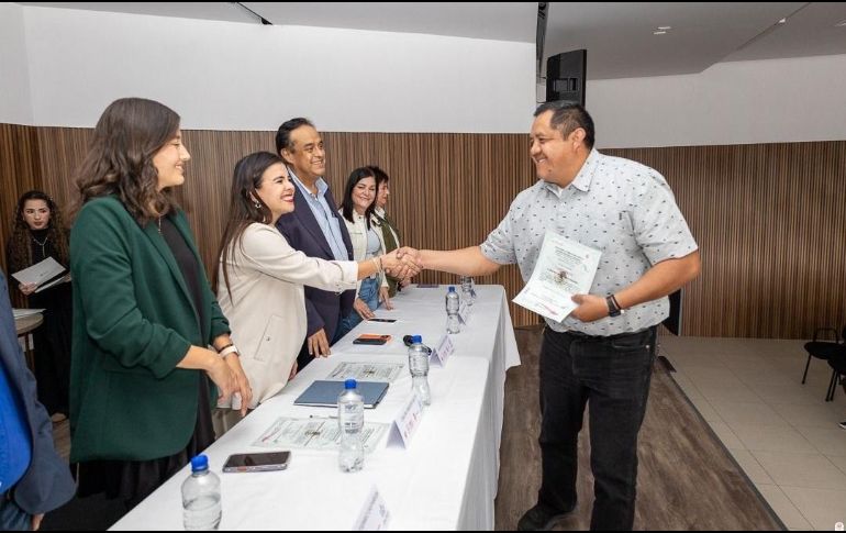 Estas certificaciones forman parte del programa “Aprende, Avanza y Crece Al Estilo Jalisco”, una estrategia gubernamental para fortalecer el capital humano. CORTESÍA.