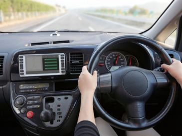 Autoridades estatales difundieron los lineamientos clave para realizar trámites de movilidad durante este año. CANVA