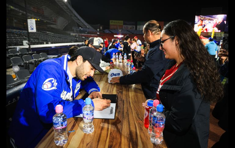 Charros de Jalisco celebró este lunes su bicampeonato de la Liga Mexicana del Pacífico con una convivencia especial junto a su afición en el Estadio Panamericano. EL INFORMADOR/ J. ACOSTA.