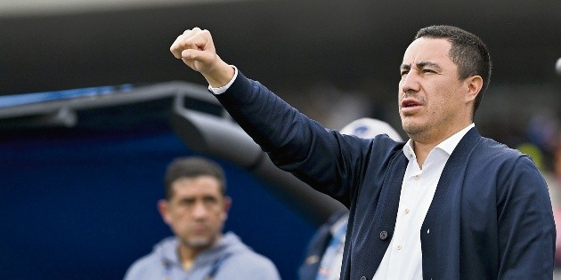 Pumas: La directiva respalda a Efra&iacute;n Ju&aacute;rez
