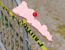 Un elemento de seguridad resultó herido, cuatro civiles detenidos y un hombre y dos menores lesionados al ser chocados por alcance en la persecución. ESPECIAL / CANVA