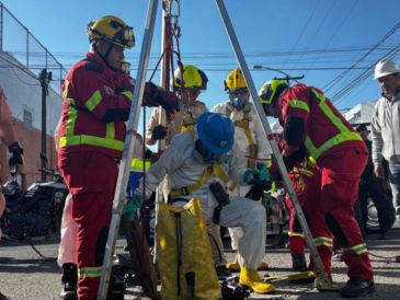 Con apoyo policial y de Protección Civil, el SIAPA inspeccionó el drenaje del AMG. CORTESÍA