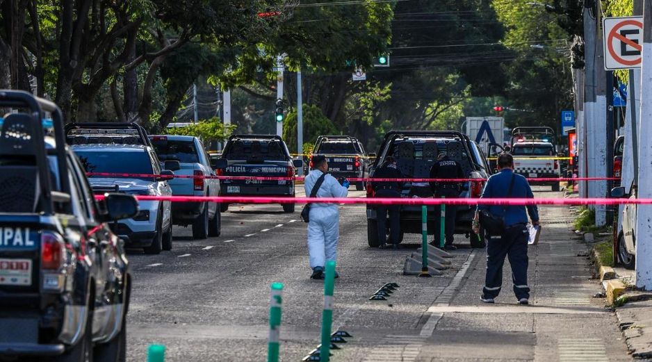 Autoridades desplegaron un amplio operativo tras una balacera ocurrida en el cruce de avenidas Guadalupe y Patria, en Zapopan. X/@JosePerez221910/ESPECIAL