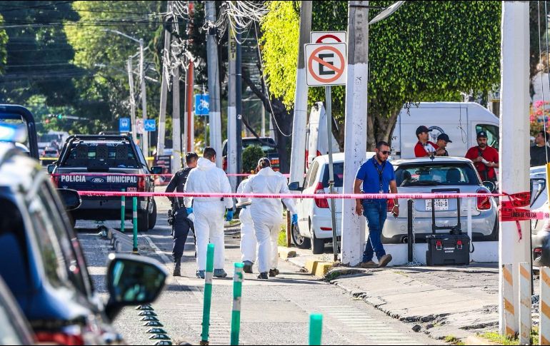 Los escoltas respondieron a la agresión, lo que provocó un intercambio de disparos dentro del estacionamiento del centro comercial, donde quedaron regados cerca de 40 casquillos de arma corta. EL INFORMADOR / A. Navarro