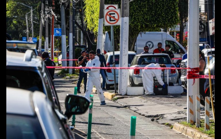 Los escoltas respondieron a la agresión, lo que provocó un intercambio de disparos dentro del estacionamiento del centro comercial, donde quedaron regados cerca de 40 casquillos de arma corta. EL INFORMADOR / A. Navarro