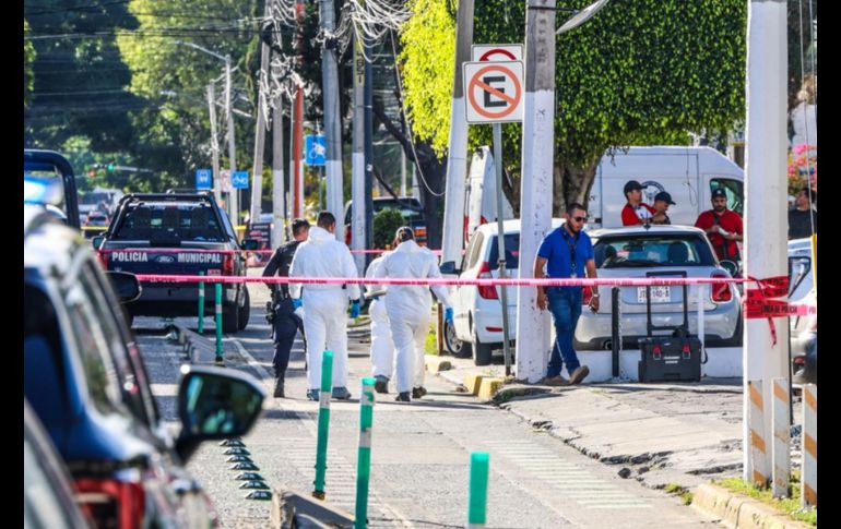 Los escoltas respondieron a la agresión, lo que provocó un intercambio de disparos dentro del estacionamiento del centro comercial, donde quedaron regados cerca de 40 casquillos de arma corta. EL INFORMADOR / A. Navarro