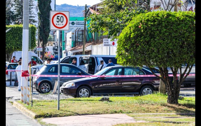 Los escoltas respondieron a la agresión, lo que provocó un intercambio de disparos dentro del estacionamiento del centro comercial, donde quedaron regados cerca de 40 casquillos de arma corta. EL INFORMADOR / A. Navarro