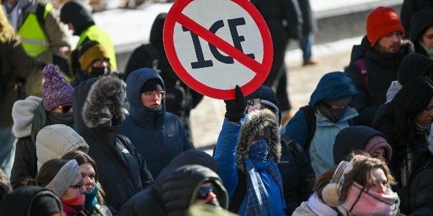 Atletas, ligas y aficionados confrontan a ICE en plena crisis migratoria