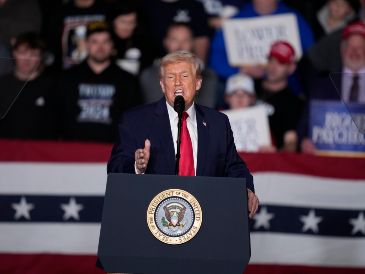 Trump ha insistido en eliminar el programa al considerarlo incompatible con su política de control migratorio. EFE/M. Putney