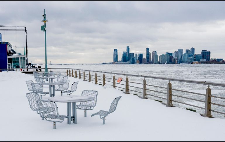 El número de víctimas mortales por la tormenta invernal que azotó este fin de semana a dos tercios de Estados Unidos ascendió a los 34. EFE/ A. Colmenares.