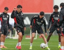 Jugadores del Benfica se preparan para su juego de hoy contra el Real Madrid. EFE/R. Minderico
