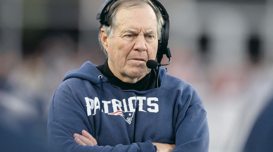 El entrenador en jefe fue contratado por los Patriots en el año 2000 y lideró a la franquicia a seis victorias en el Super Bowl y tres participaciones en la final durante un período de 18 años, de 2001 a 2018. AFP