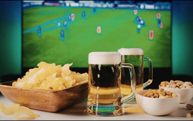 LaLiga mantiene su ofensiva contra las emisiones ilegales en establecimientos HORECA, que abarcan hoteles, restaurantes y cafeterías. ESPECIAL / CANVA