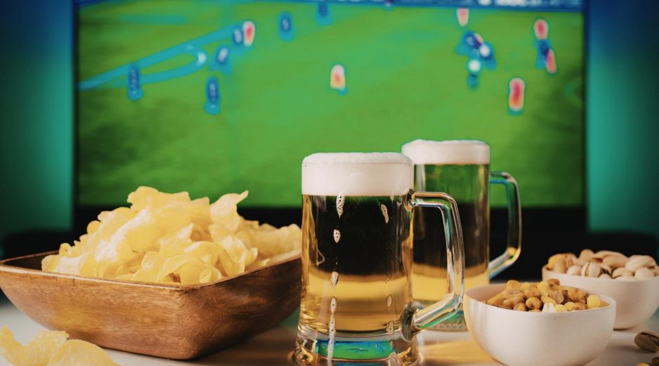 LaLiga mantiene su ofensiva contra las emisiones ilegales en establecimientos HORECA, que abarcan hoteles, restaurantes y cafeterías. ESPECIAL / CANVA